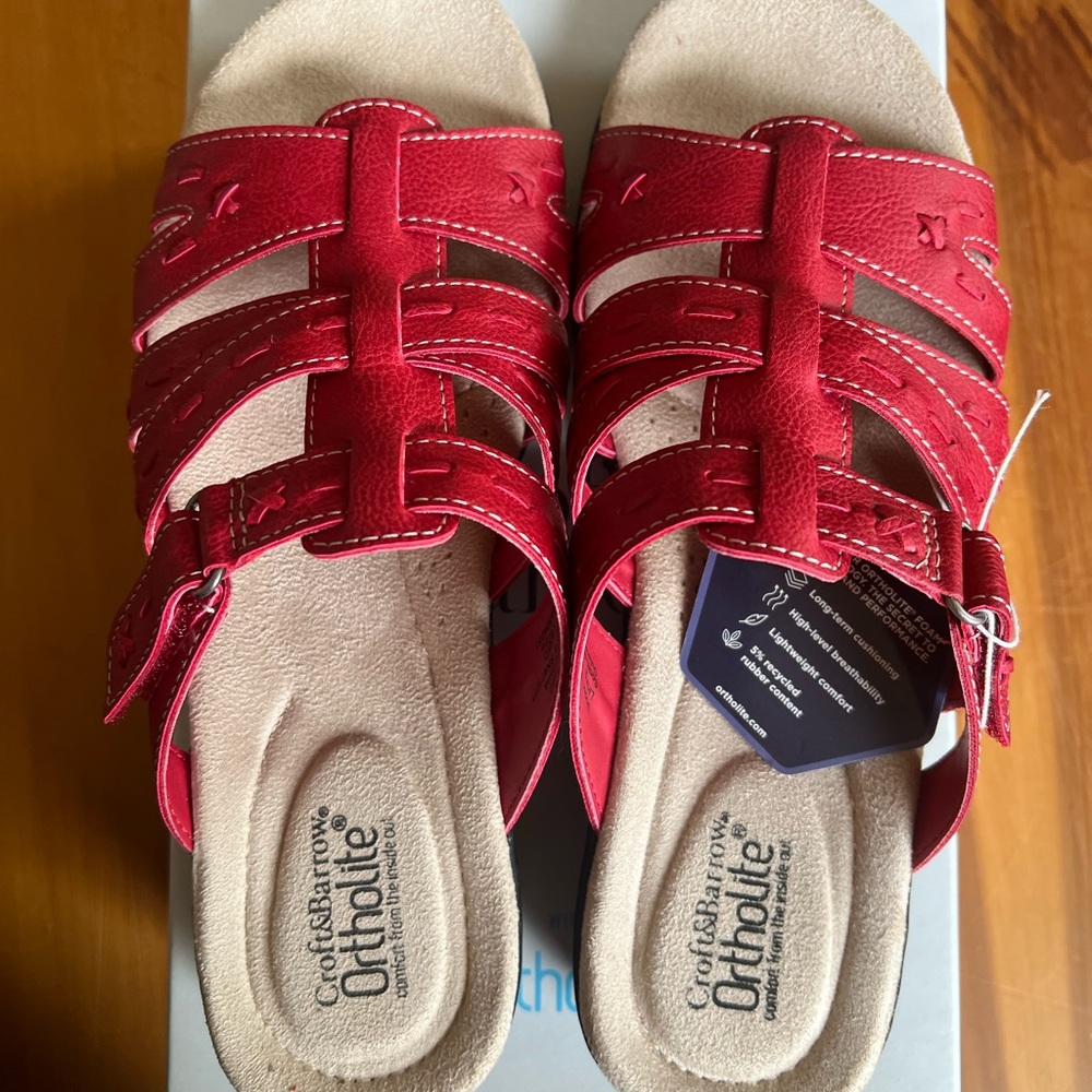 New In Box Croft & Barrow Size 8 Red Sandals - Picture 2 of 7